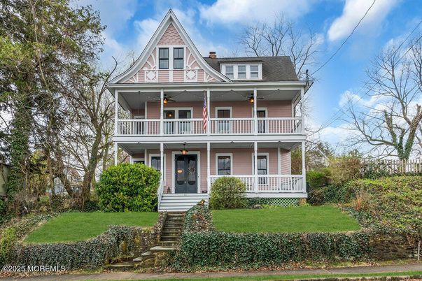 Exterior, Facade, Queen Anne Victorian