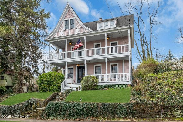 Exterior, Facade, Queen Anne Victorian