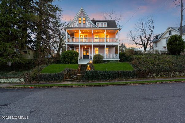 Exterior, Facade, Queen Anne Victorian