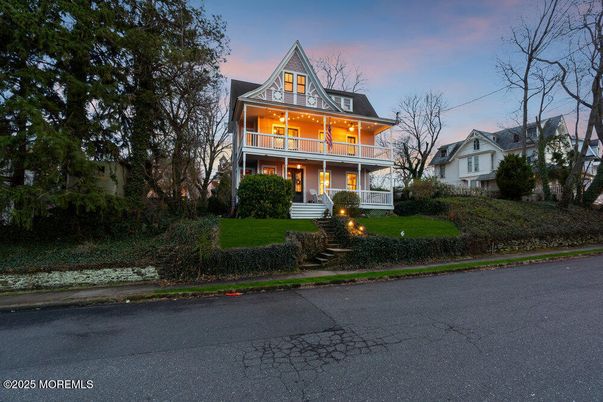Exterior, Facade, Queen Anne Victorian