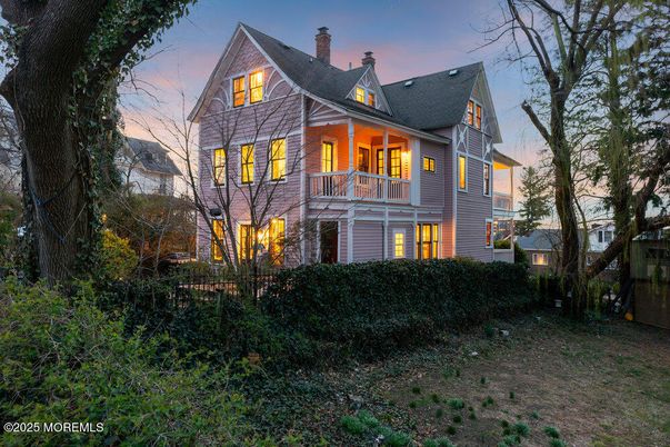 Exterior, Facade, Brick Facade, Queen Anne Victorian