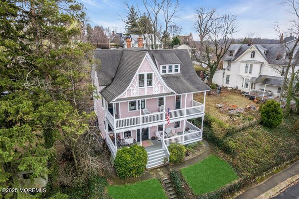 Exterior, Facade, Queen Anne Victorian