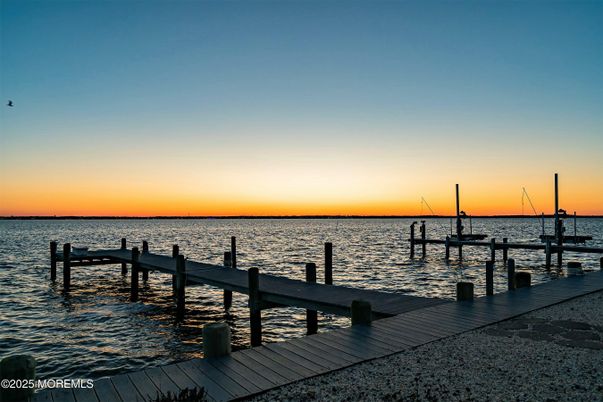 Exterior, Lake