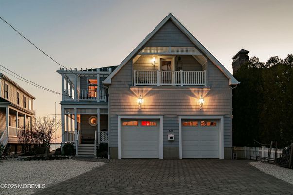 Attached, Exterior, Facade, A Frame
