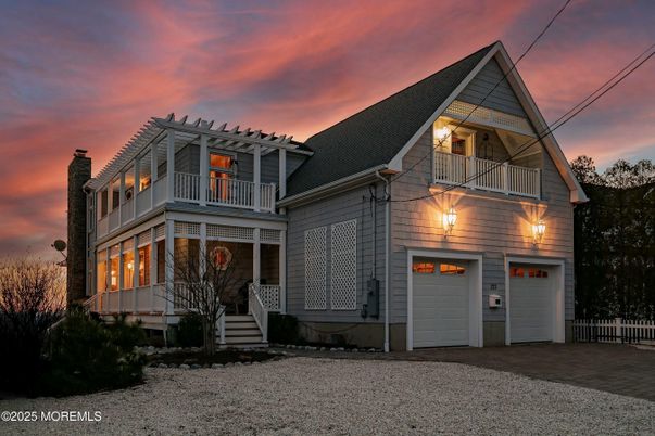 Attached, Exterior, Facade, Farmhouse