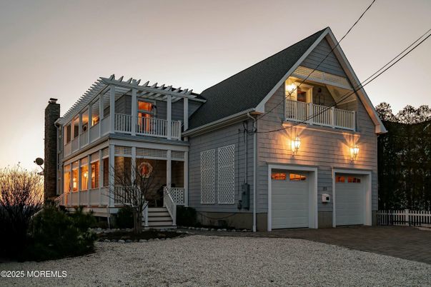 Attached, Exterior, Facade, Farmhouse