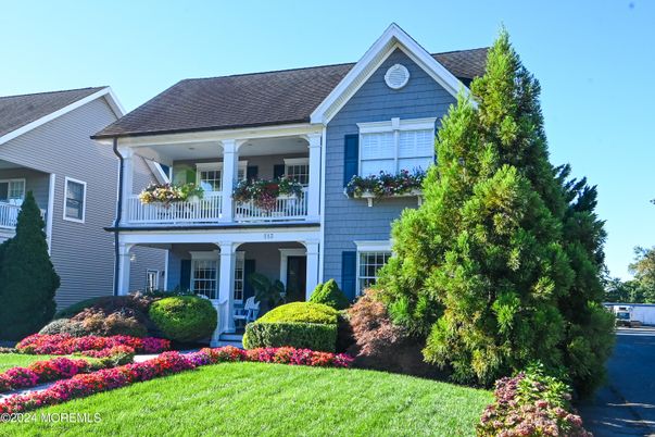 Exterior, Facade, Farmhouse