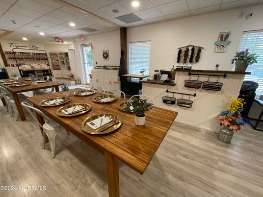 Dining room, Interior, Recessed Lighting, Wood Texture Flooring
