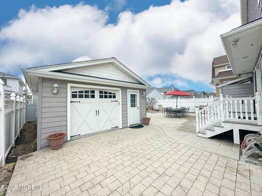 Detached Garage, Exterior