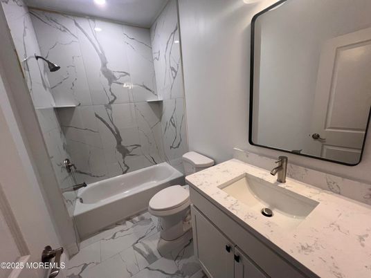 Bathroom, Interior, Marble, Marble Walls, Recessed Lighting