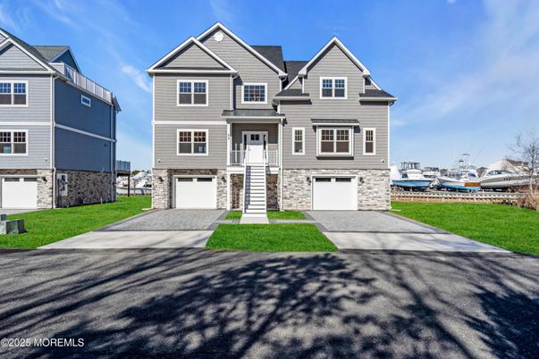 Attached, Exterior, Facade, Rowhouse