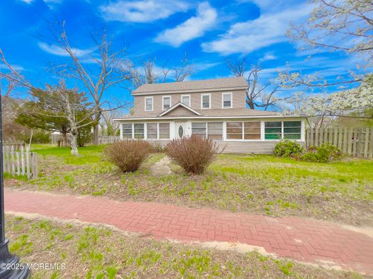 Backyard, Exterior, Facade, American Foursquare