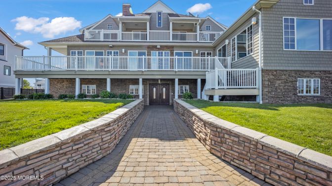 Exterior, Facade, Brick Facade, Queen Anne Victorian