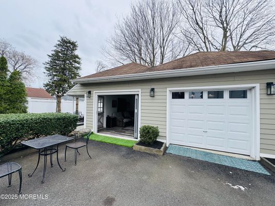 Detached Garage, Exterior