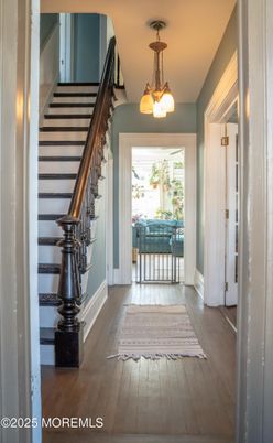 Interior, Pendant Lights, Wood Texture Flooring