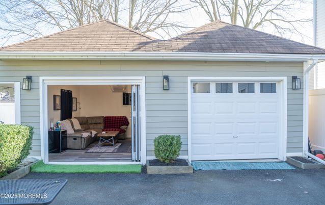 Detached Garage, Exterior