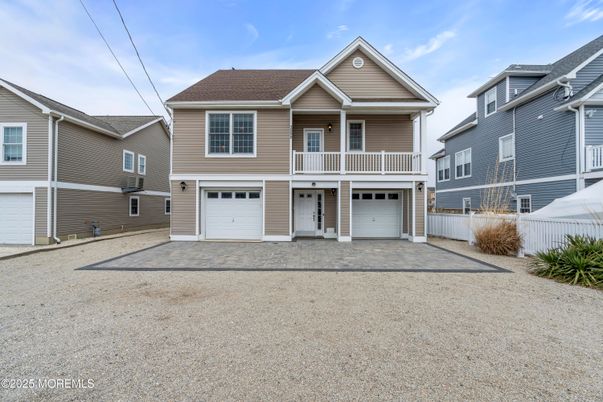 Attached, Exterior, Facade, Rowhouse