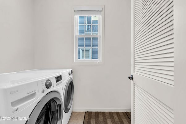 Interior, Utility Closets, Washer, Wood Texture Flooring