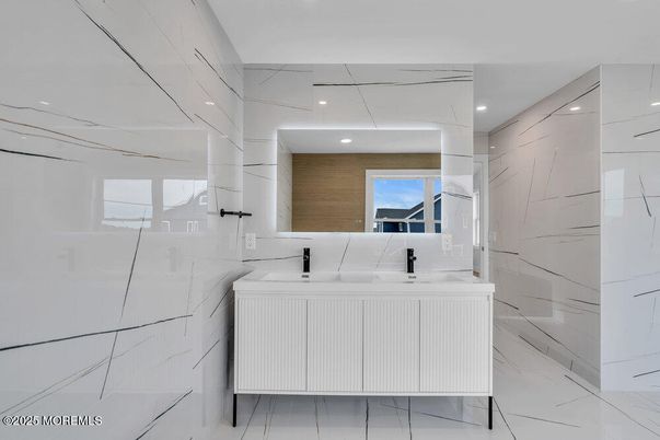 Bathroom, Interior, Recessed Lighting