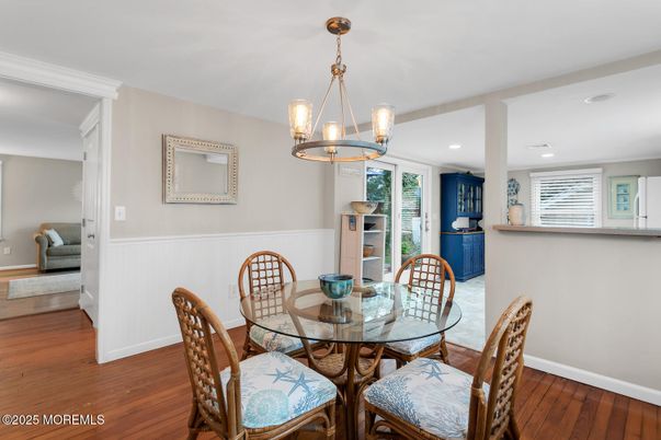 Chandelier, Dining room, Interior, Recessed Lighting, Wood Texture Flooring