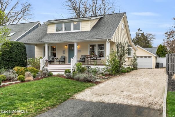 Attached, Exterior, Facade, Cape Cod