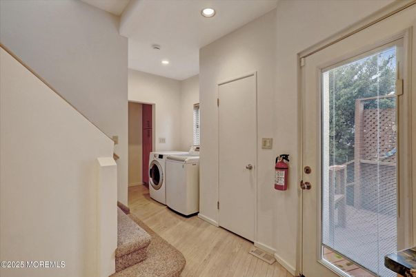 Interior, Recessed Lighting, Washer, Wood Texture Flooring