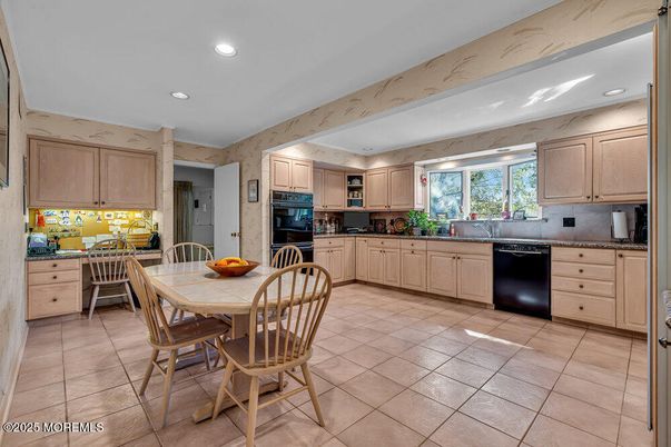 Dining room, Interior, Kitchen, Recessed Lighting