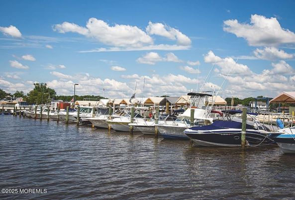 Exterior, Lake