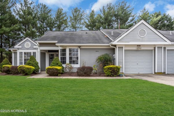 Attached, Exterior, Facade, Ranch