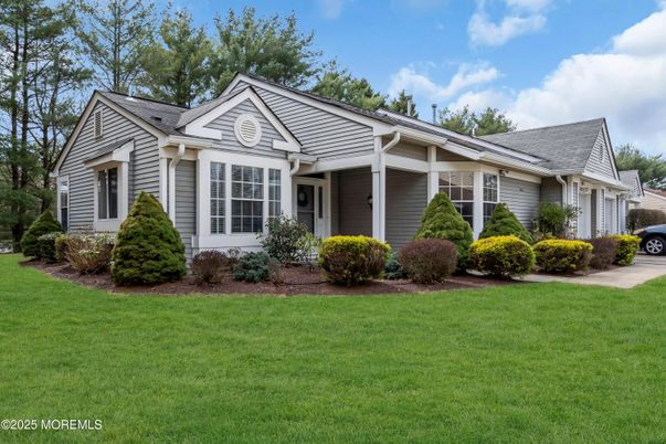 Attached, Exterior, Facade, Farmhouse