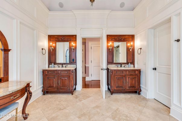 Bathroom, Dual Sink Vanities, Interior