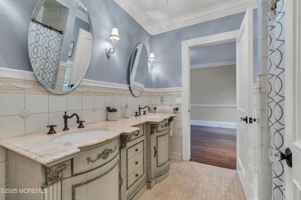Bathroom, Dual Sink Vanities, Interior, Wood Texture Flooring