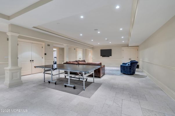 Game Room, Interior, Recessed Lighting
