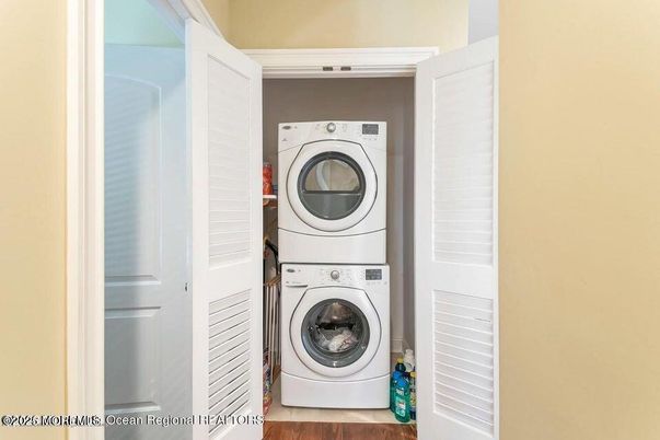 Interior, Utility Closets, Washer, Wood Texture Flooring