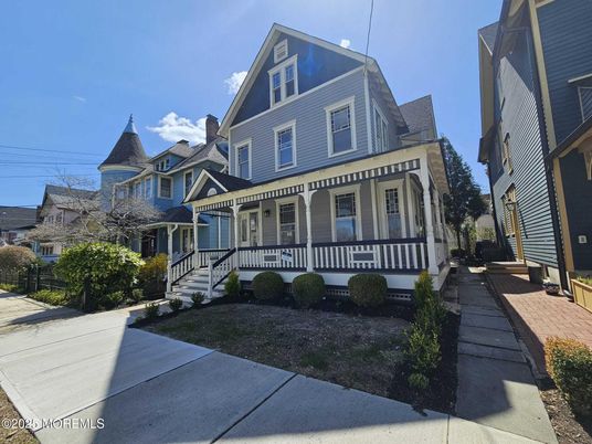 Exterior, Facade, Queen Anne Victorian