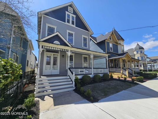 Exterior, Facade, Queen Anne Victorian
