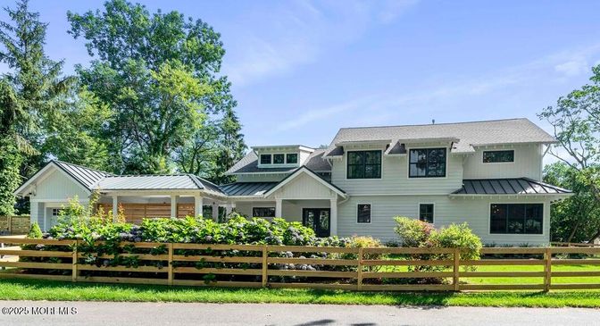 Attached, Exterior, Facade, Farmhouse