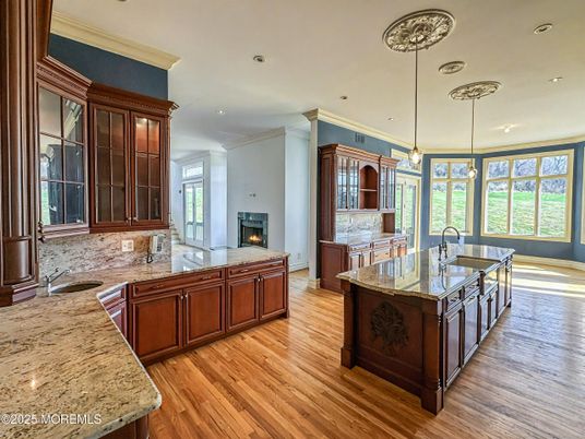 Fireplace, Interior, Kitchen, Pendant Lights, Recessed Lighting, Wood Texture Flooring