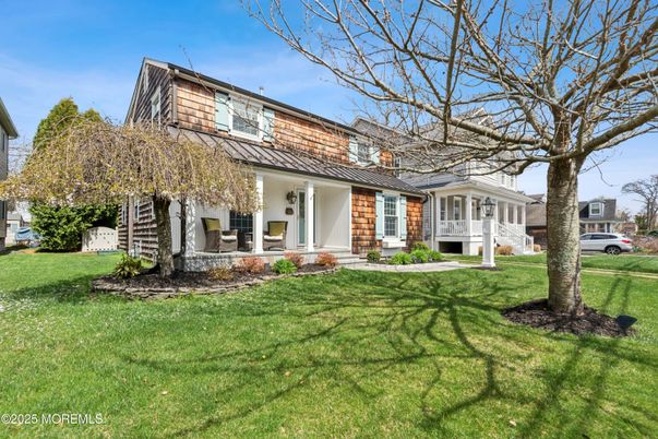 Backyard, Exterior, Facade, Split Level