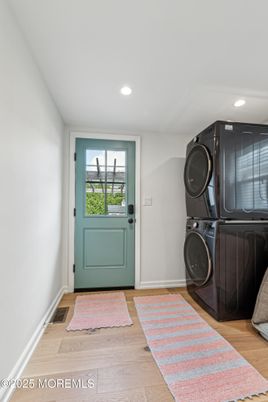 Interior, Recessed Lighting, Washer, Wood Texture Flooring