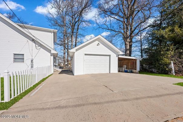 Detached Garage, Exterior