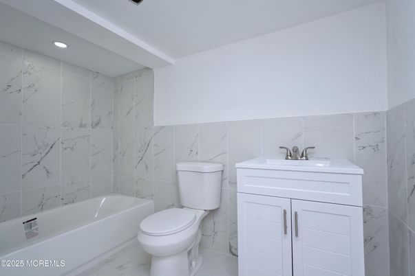 Bathroom, Interior, Marble Walls, Recessed Lighting