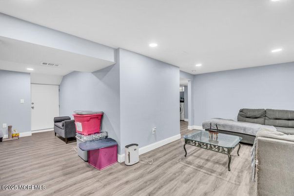 Interior, Recessed Lighting, Wood Texture Flooring