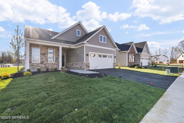Attached, Exterior, Facade, Farmhouse