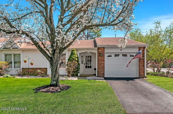 Attached, Exterior, Facade, Brick Facade, Ranch