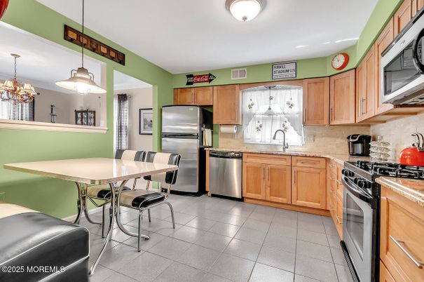 Dining room, Interior, Kitchen, Pendant Lights, Stainless Steel Appliances