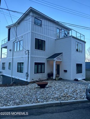 Exterior, Facade, Rowhouse