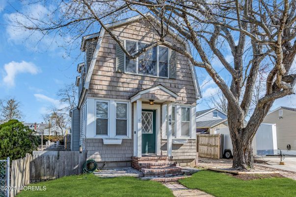 Exterior, Facade, Queen Anne Victorian