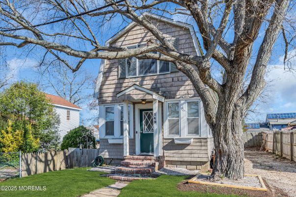 Exterior, Facade, Queen Anne Victorian