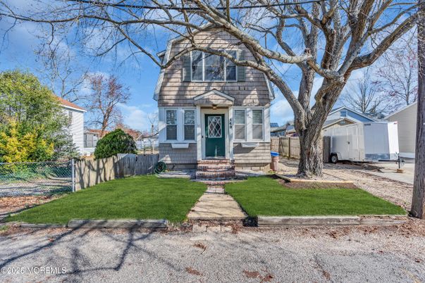 Exterior, Facade, Queen Anne Victorian